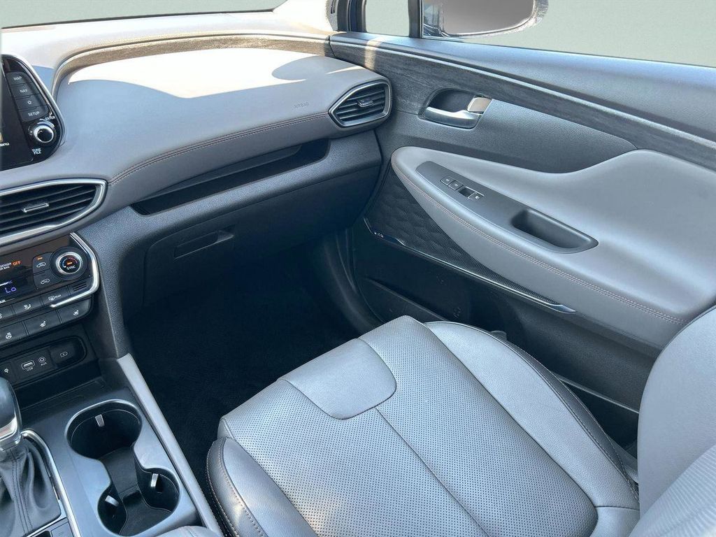 2020 Hyundai Santa Fe Limited - Photo 19