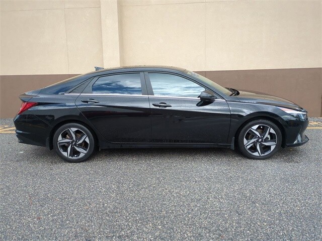 2023 Hyundai Elantra Limited photo 3