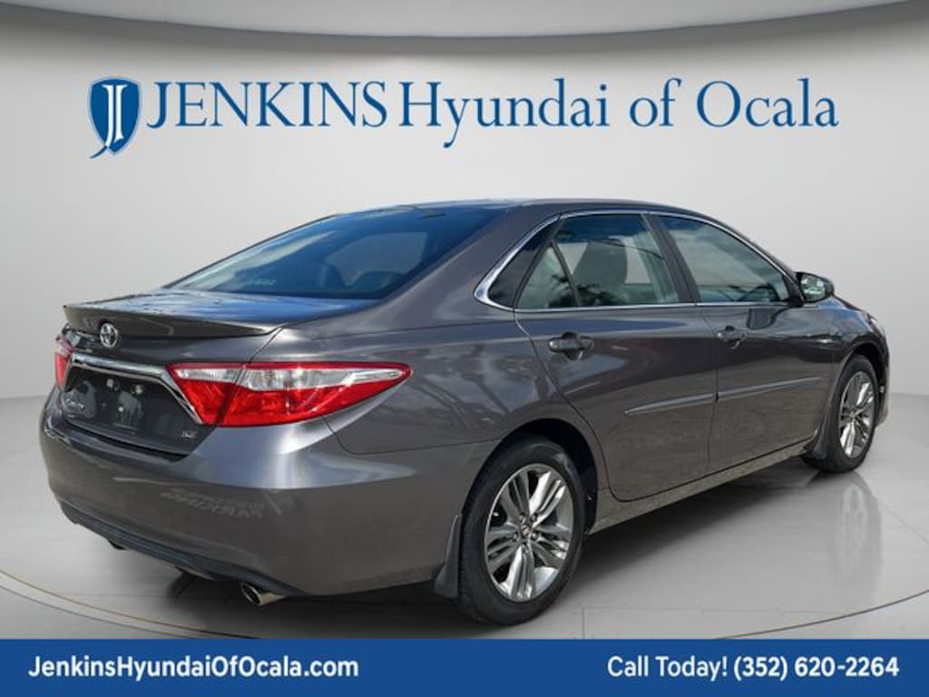 Used 2017 Toyota Camry SE Sedan