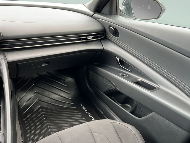 2025 Hyundai Elantra SEL - Photo 14