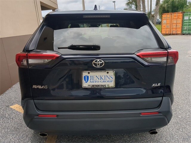 2020 Toyota RAV4 XLE Premium photo 4