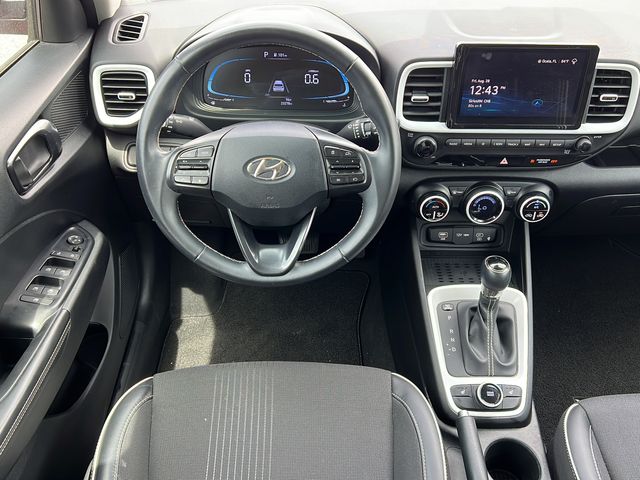 2023 Hyundai Venue Limited - Photo 18