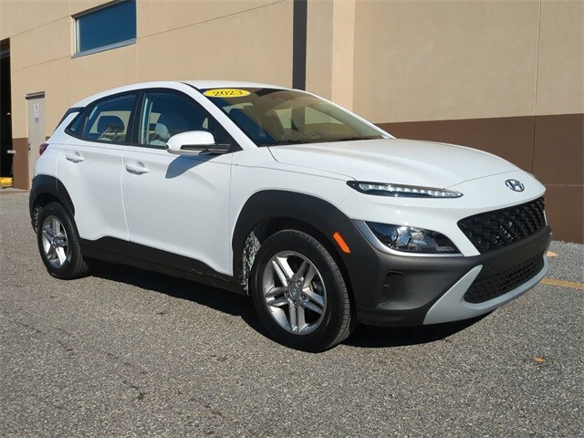 2023 Hyundai Kona SE photo 2