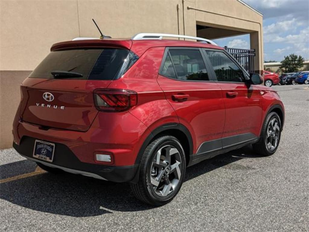 New 2025 Hyundai Venue Limited SUV