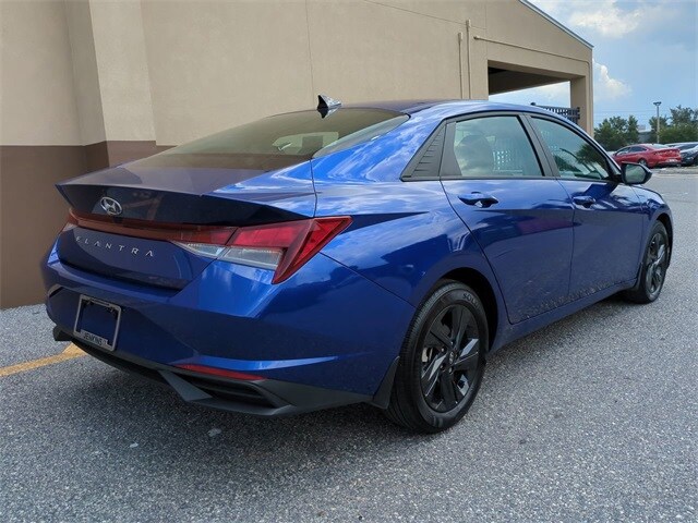 2023 Hyundai Elantra SEL photo 4