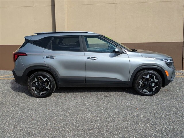 2025 Kia Seltos S photo 3