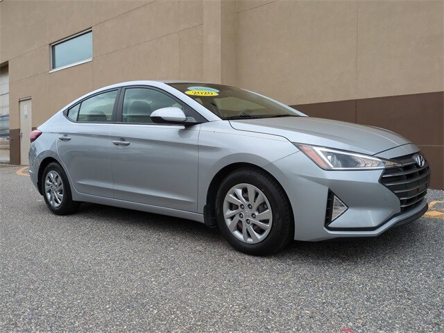 2020 Hyundai Elantra SE photo 2