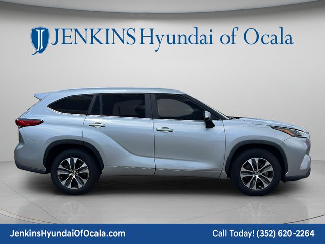 2023 Toyota Highlander XLE - Photo 2