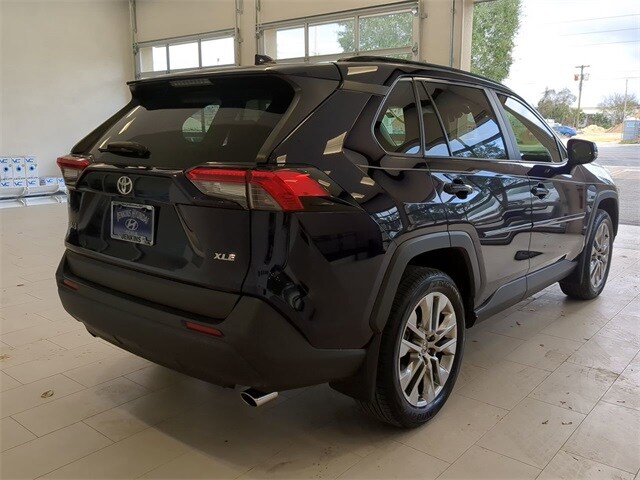 2020 Toyota RAV4 XLE Premium photo 2