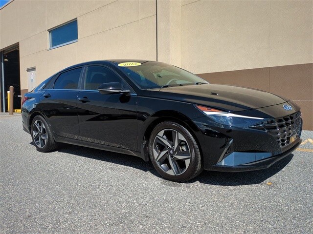 2022 Hyundai Elantra SEL photo 2