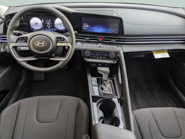 2025 Hyundai Elantra SEL - Photo 13