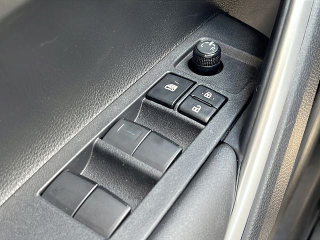 2023 Toyota Corolla Cross LE - Photo 23