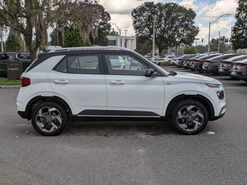 New 2026 Hyundai Venue SEL w/Two-Tone Roof SUV