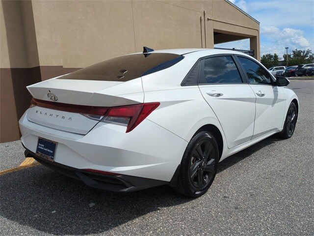 2023 Hyundai Elantra SEL photo 4