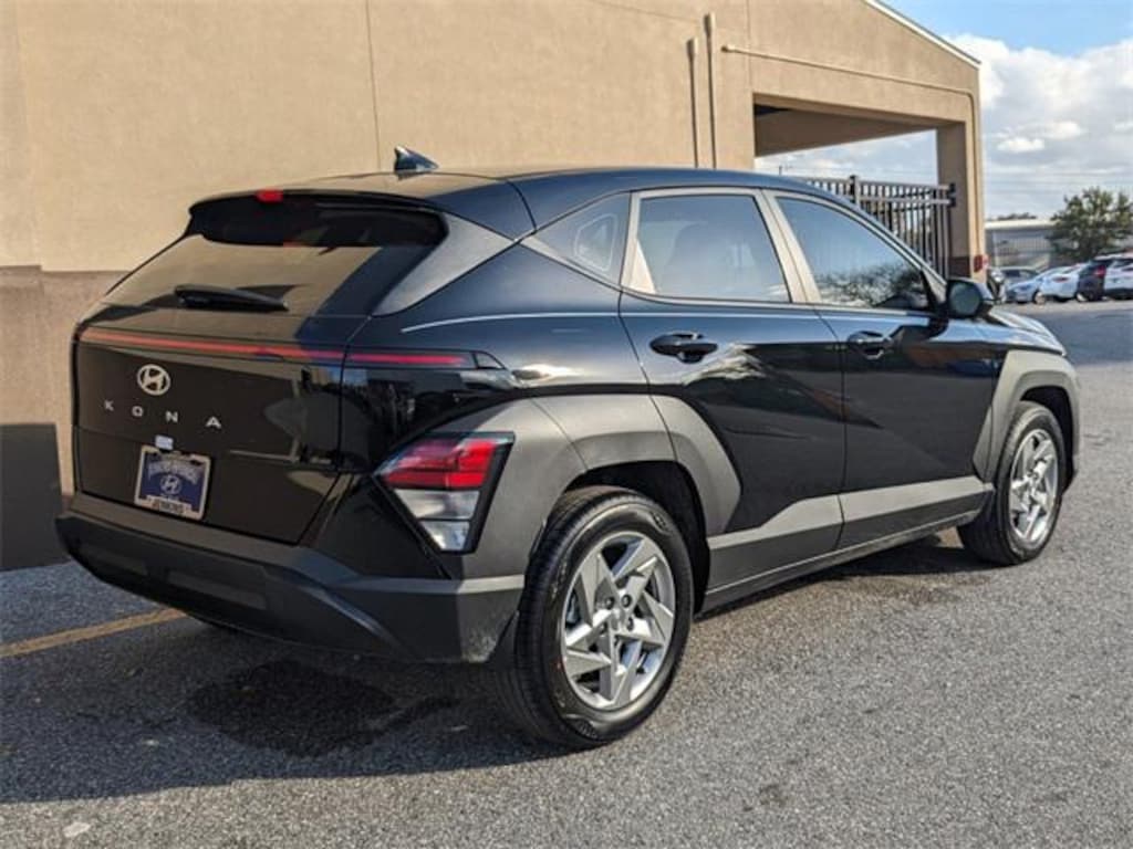 New 2025 Hyundai Kona SE FWD SUV