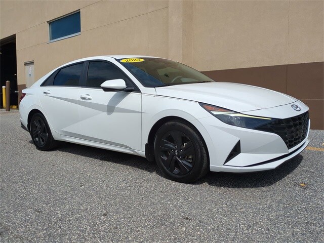 2023 Hyundai Elantra SEL photo 2
