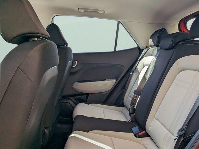 2025 Hyundai Venue SEL - Photo 14