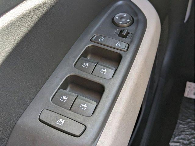 2025 Hyundai Venue SEL - Photo 22
