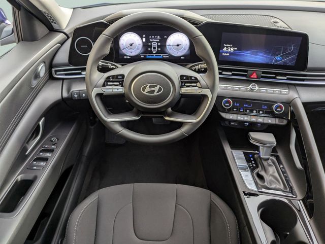 2025 Hyundai Elantra SEL - Photo 14