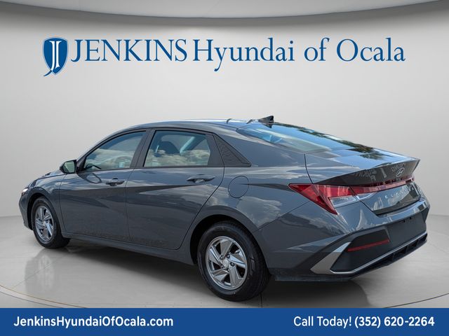 2025 Hyundai Elantra SE - Photo 5