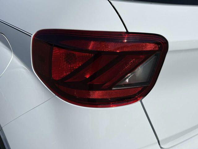 2025 Hyundai Venue SEL - Photo 11