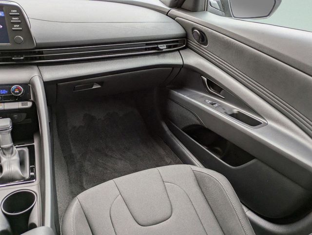 2025 Hyundai Elantra SEL - Photo 17