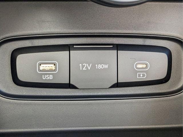 2025 Hyundai Venue SEL - Photo 29
