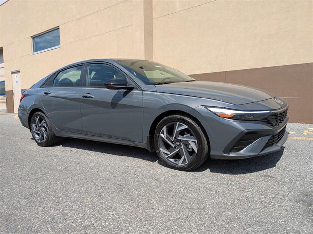 2025 Hyundai Elantra SEL Sport photo 2