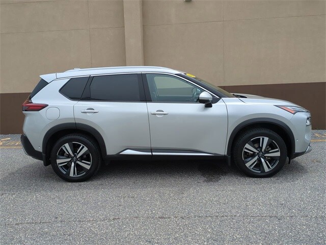 2022 Nissan Rogue Platinum photo 3