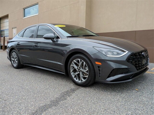 2022 Hyundai Sonata SEL photo 2