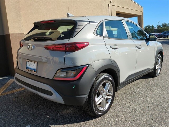 2023 Hyundai Kona SE photo 3