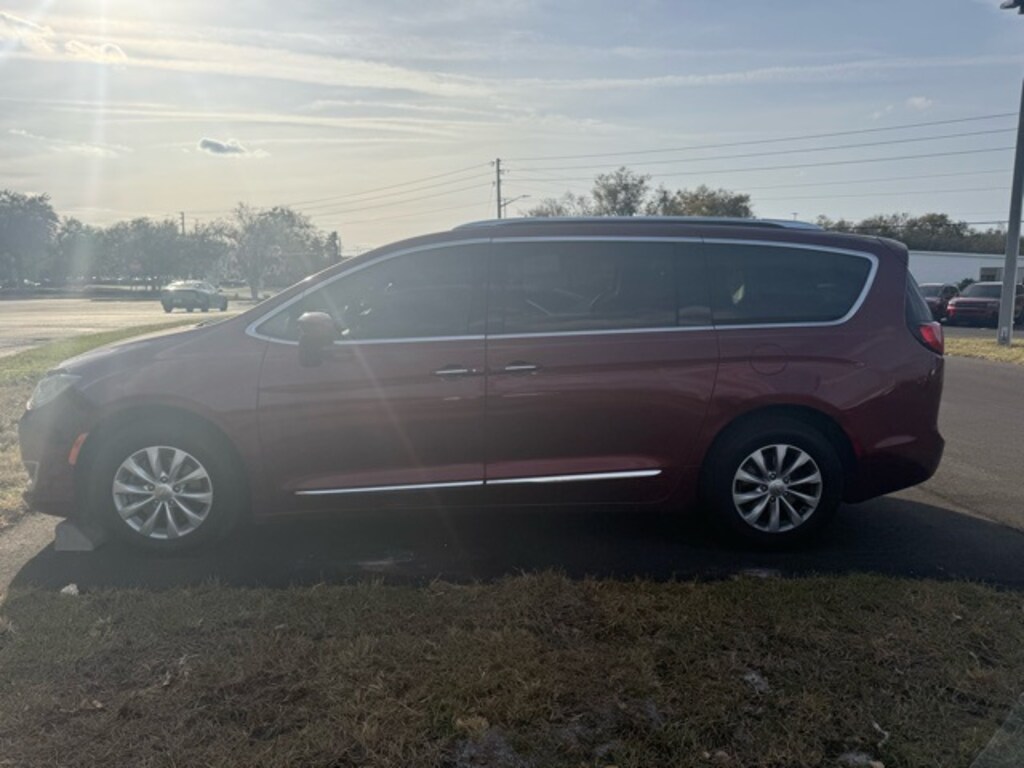 Used 2019 Chrysler Pacifica Touring L Van Passenger Van