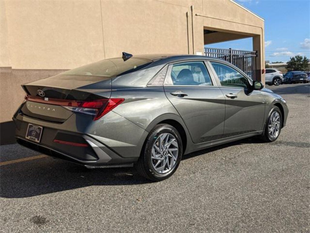 New 2025 Hyundai Elantra SEL Sport Sedan