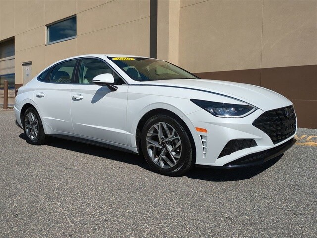 2023 Hyundai Sonata SEL photo 2