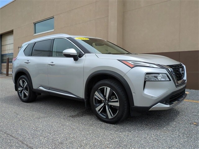 2022 Nissan Rogue Platinum photo 2