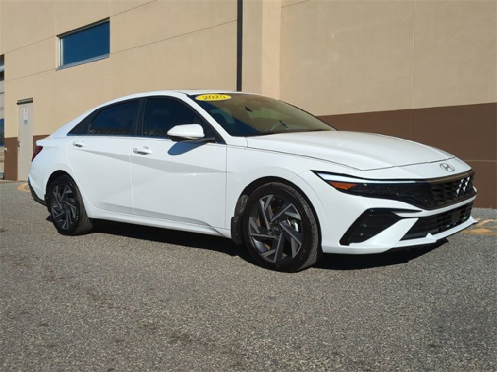 Certified 2025 Hyundai Elantra SEL Convenience Sedan
