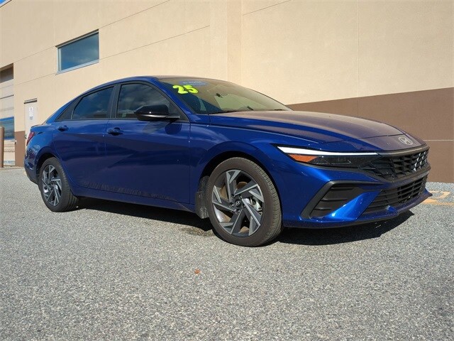 2025 Hyundai Elantra SEL Sport photo 2