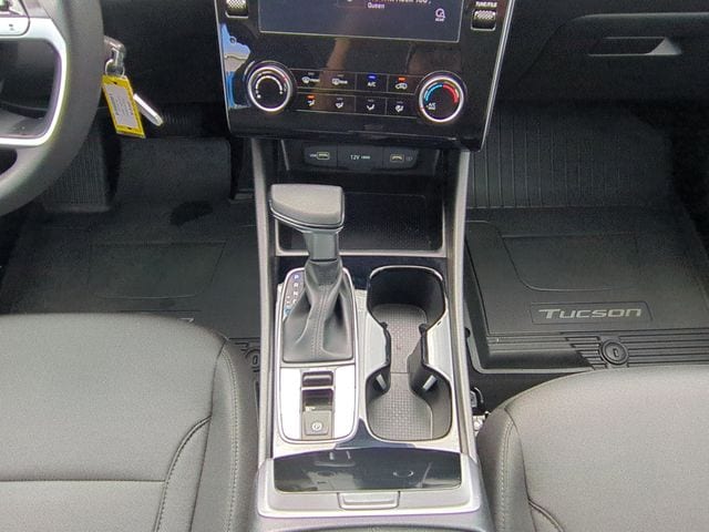 2024 Hyundai Tucson SE - Photo 18