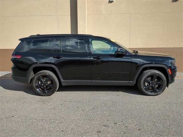 2024 Jeep Grand Cherokee Laredo Altitude photo 3