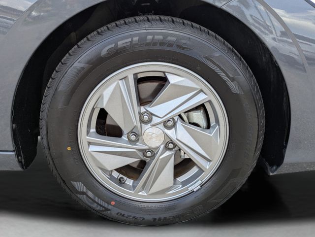 2025 Hyundai Elantra SE - Photo 29