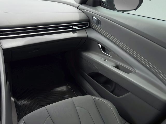 2025 Hyundai Elantra SEL - Photo 14
