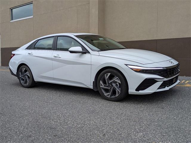 2025 Hyundai Elantra SEL Convenience photo 2