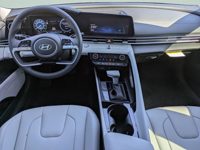2025 Hyundai Elantra Limited - Photo 13