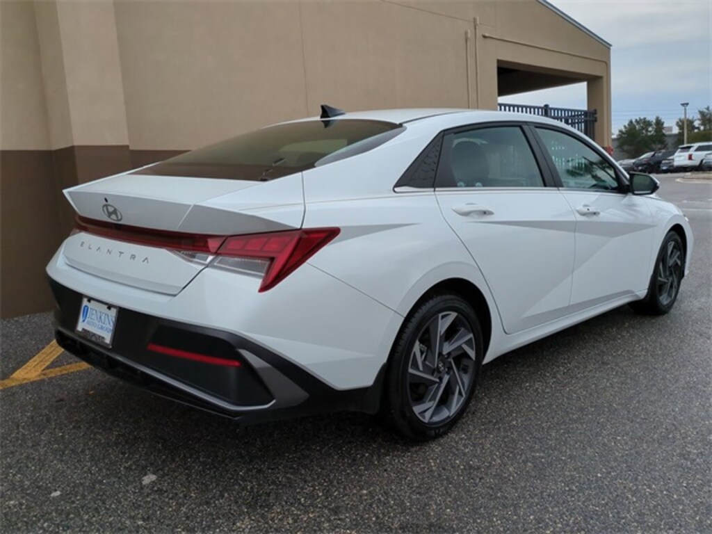 Certified 2025 Hyundai Elantra SEL Convenience Sedan