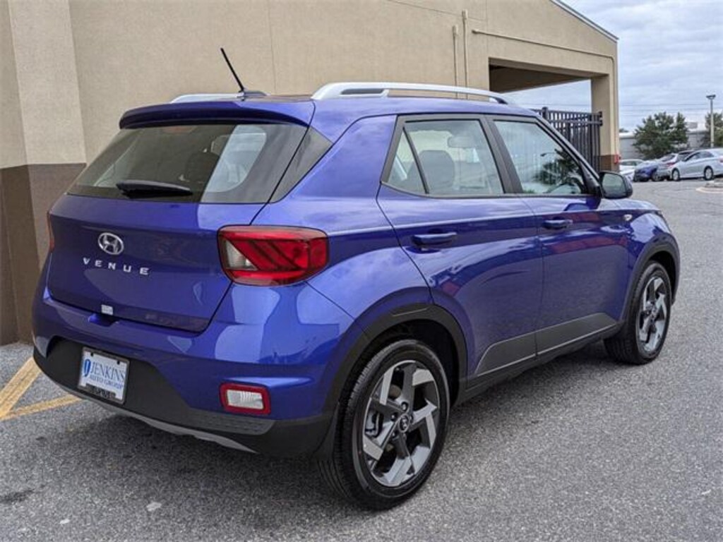 New 2025 Hyundai Venue SEL SUV