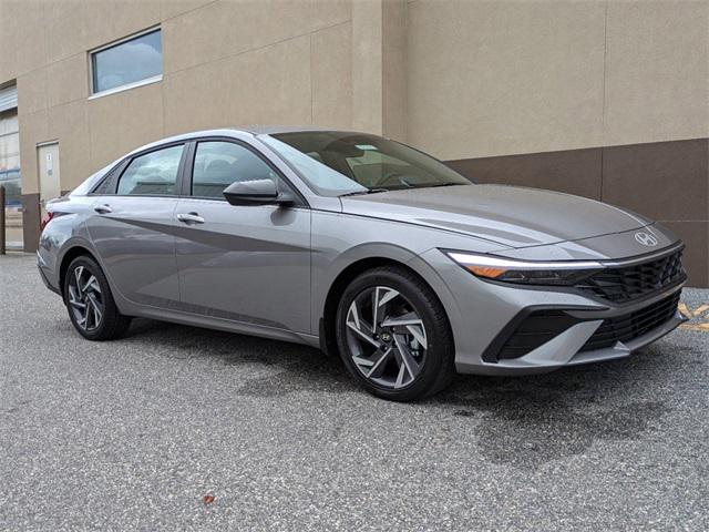 2025 Hyundai Elantra SEL Convenience photo 2