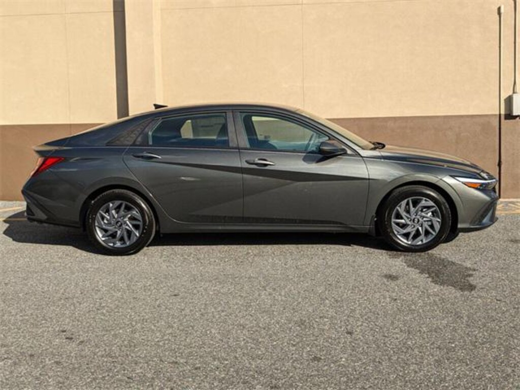 New 2025 Hyundai Elantra SEL Sport Sedan