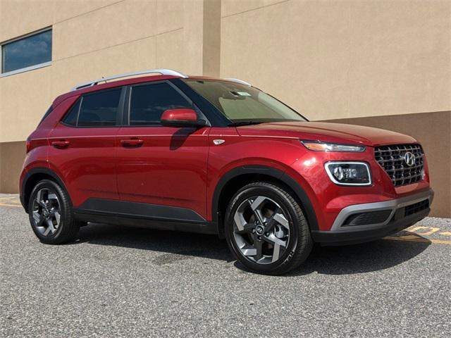 2025 Hyundai Venue Limited photo 2