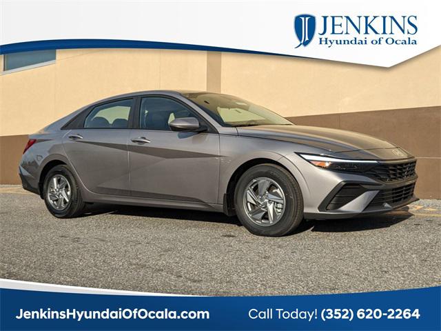 2025 Hyundai Elantra SE's photo