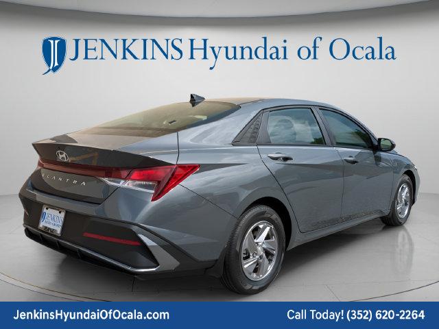 New 2026 Hyundai Elantra SE Sedan